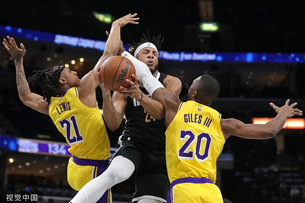 的进攻显得 的进攻显得