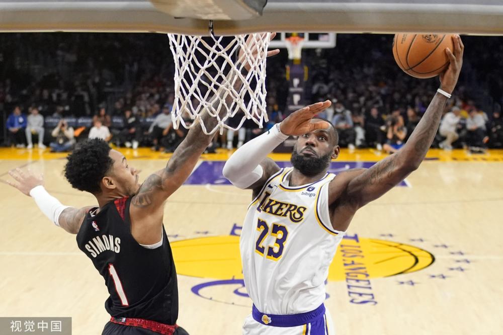 社交媒体传 社交媒体传